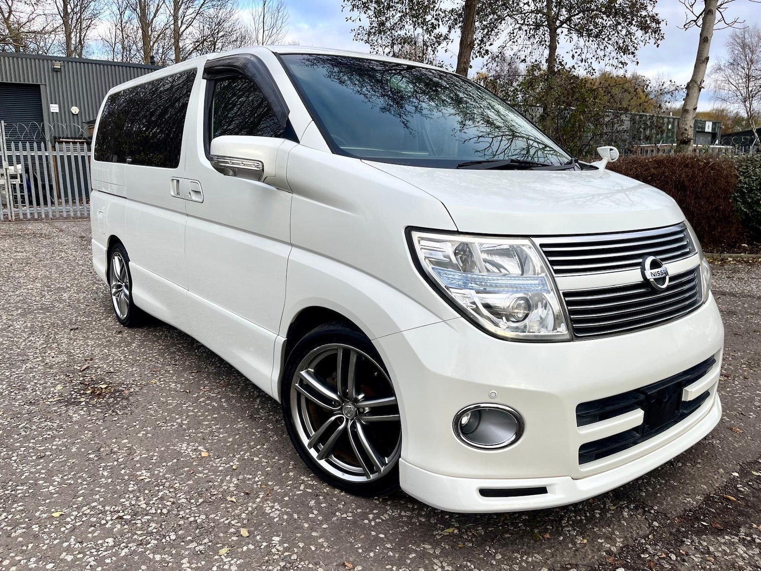Used Nissan Elgrand 2009 for sale - 76591687: Photo 1