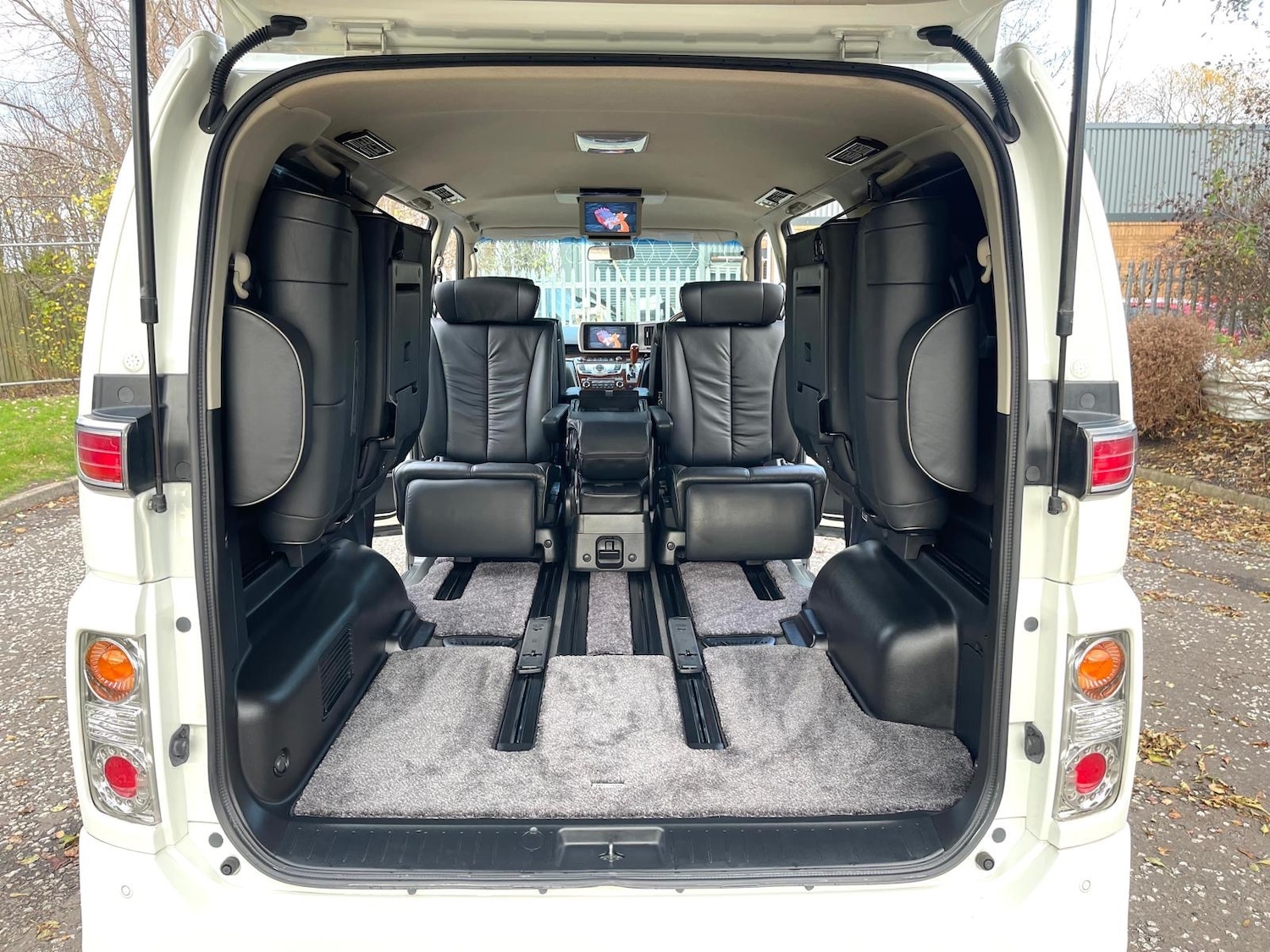 Used Nissan Elgrand 2009 for sale - 76591687: Photo 11