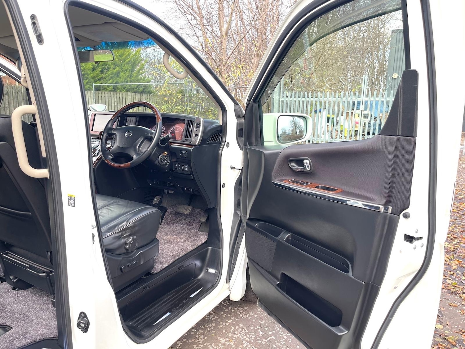 Used Nissan Elgrand 2009 for sale - 76591687: Photo 16