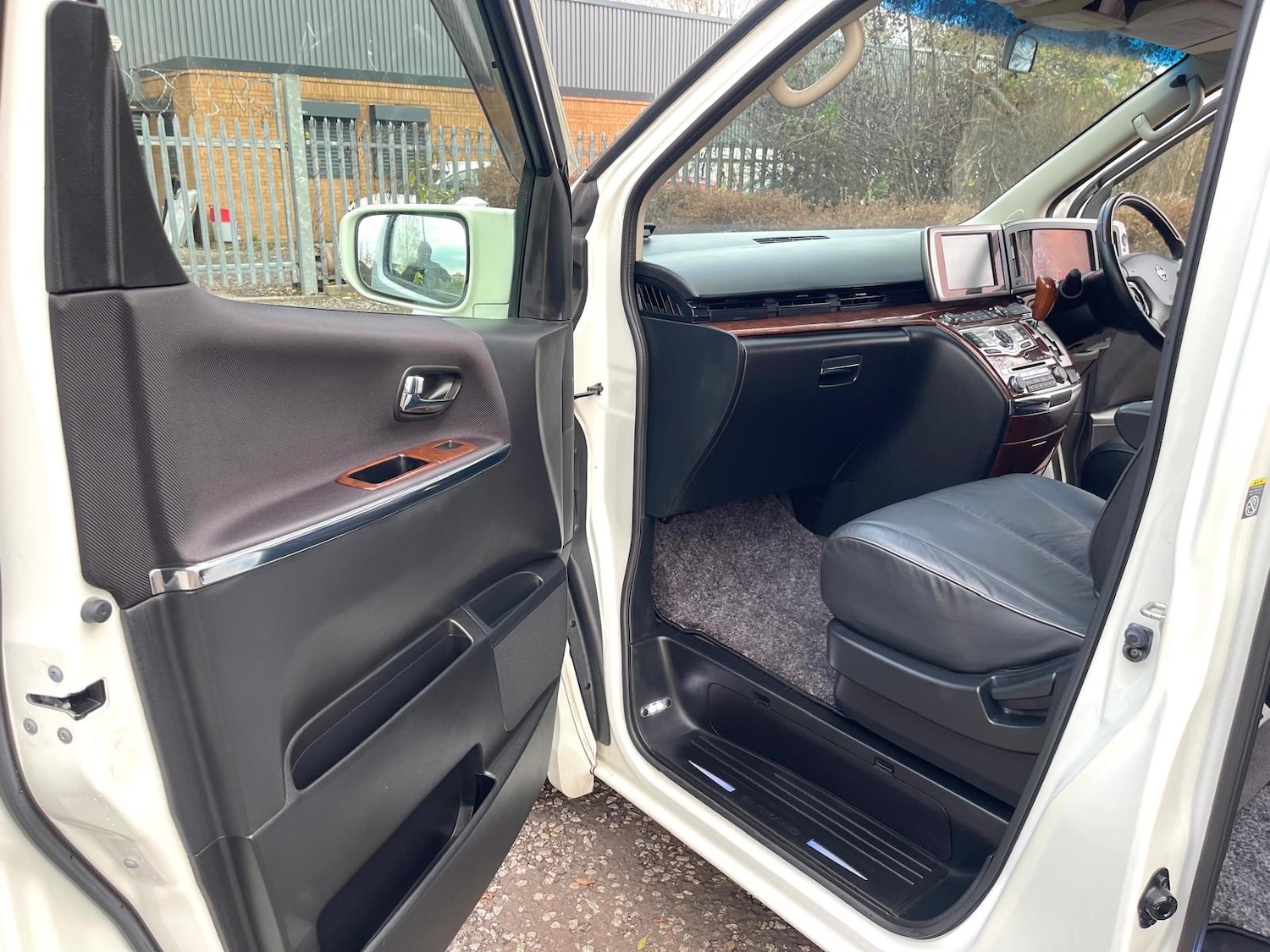 Used Nissan Elgrand 2009 for sale - 76591687: Photo 17