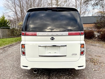 Used Nissan Elgrand 2009 for sale - 76591687: Photo