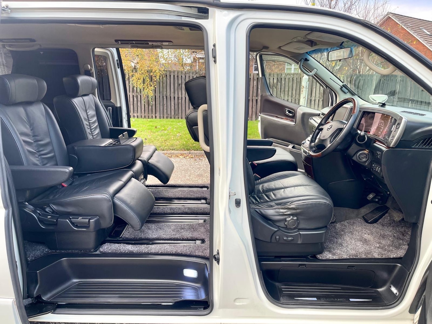 Used Nissan Elgrand 2009 for sale - 76591687: Photo 7