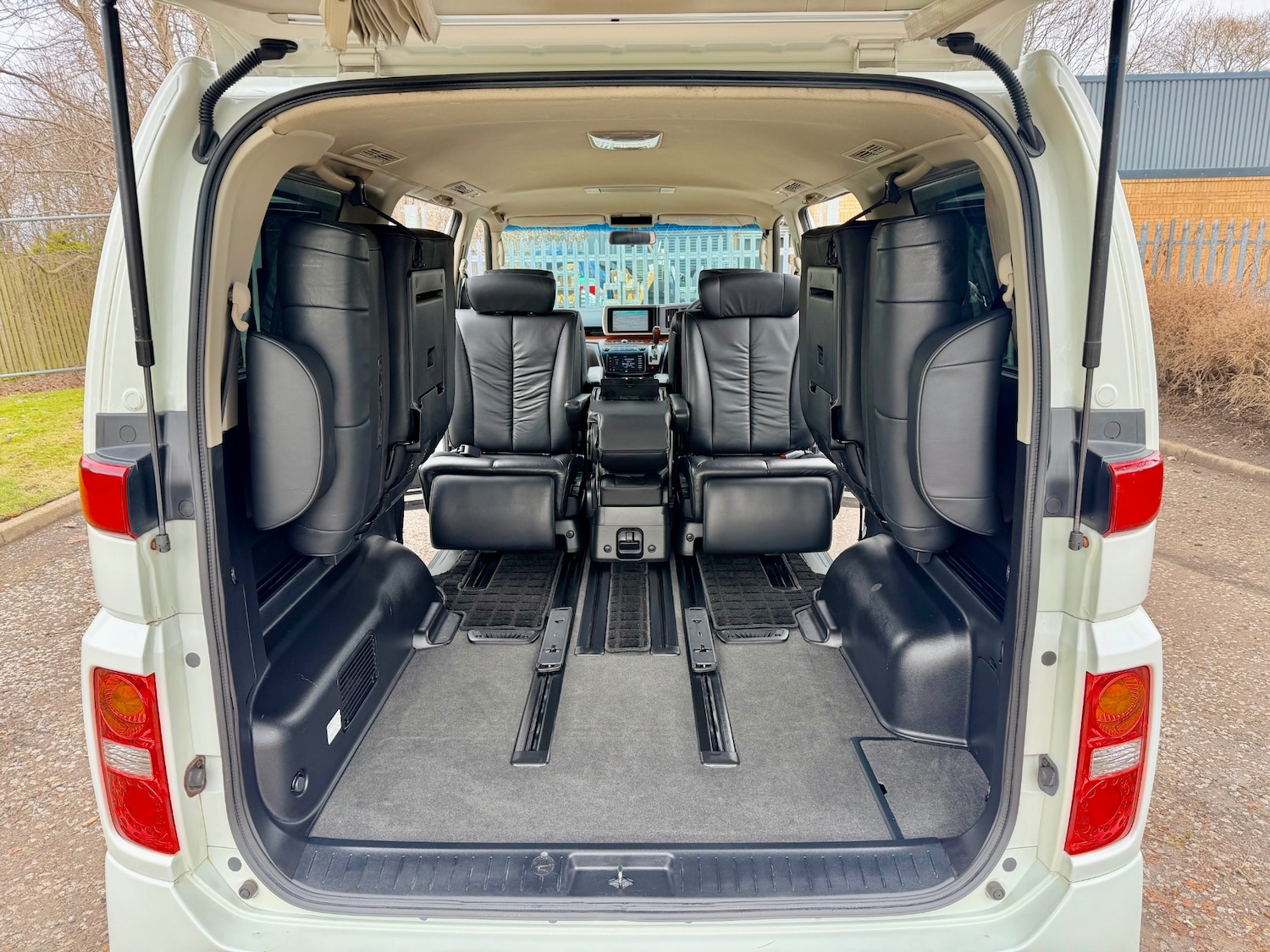 Used Nissan Elgrand 2007 for sale - 77573100: Photo 11