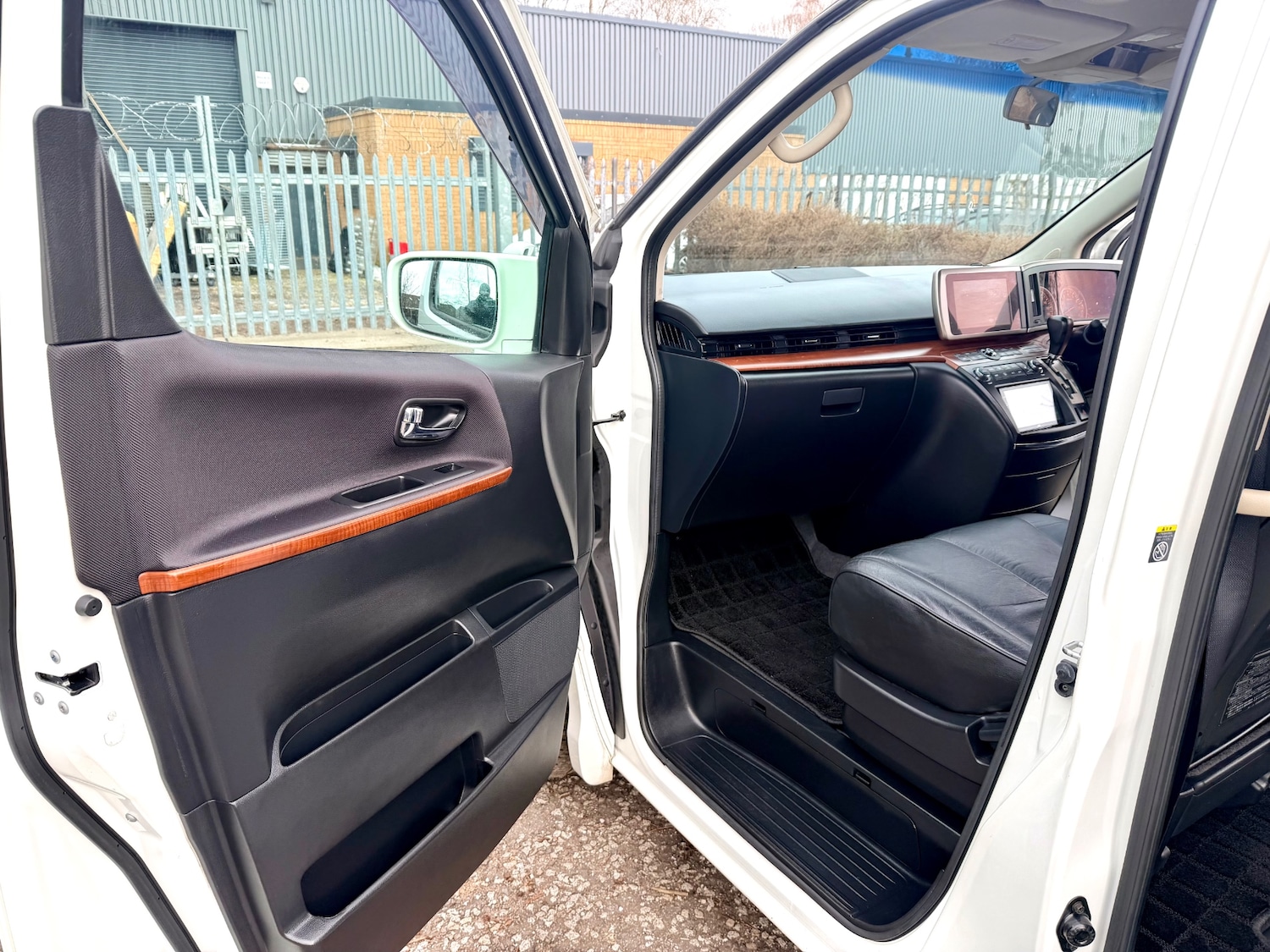 Used Nissan Elgrand 2007 for sale - 77573100: Photo 14