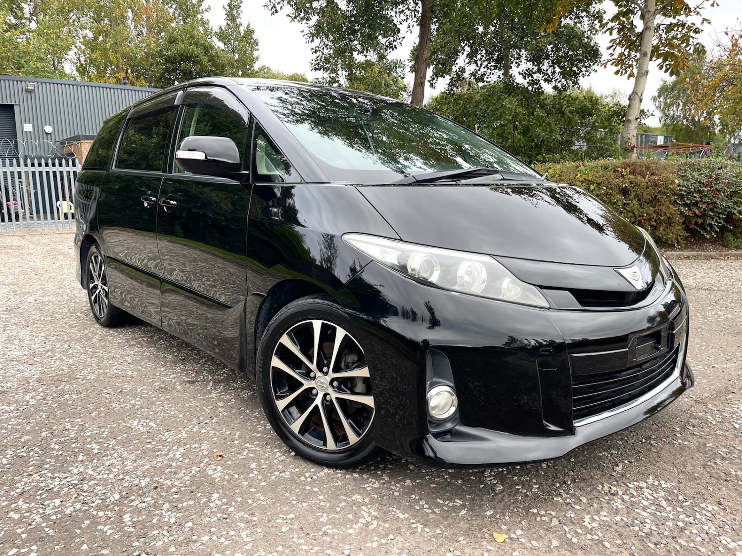 Used Toyota Estima 2012 for sale - 76120528: Photo 1