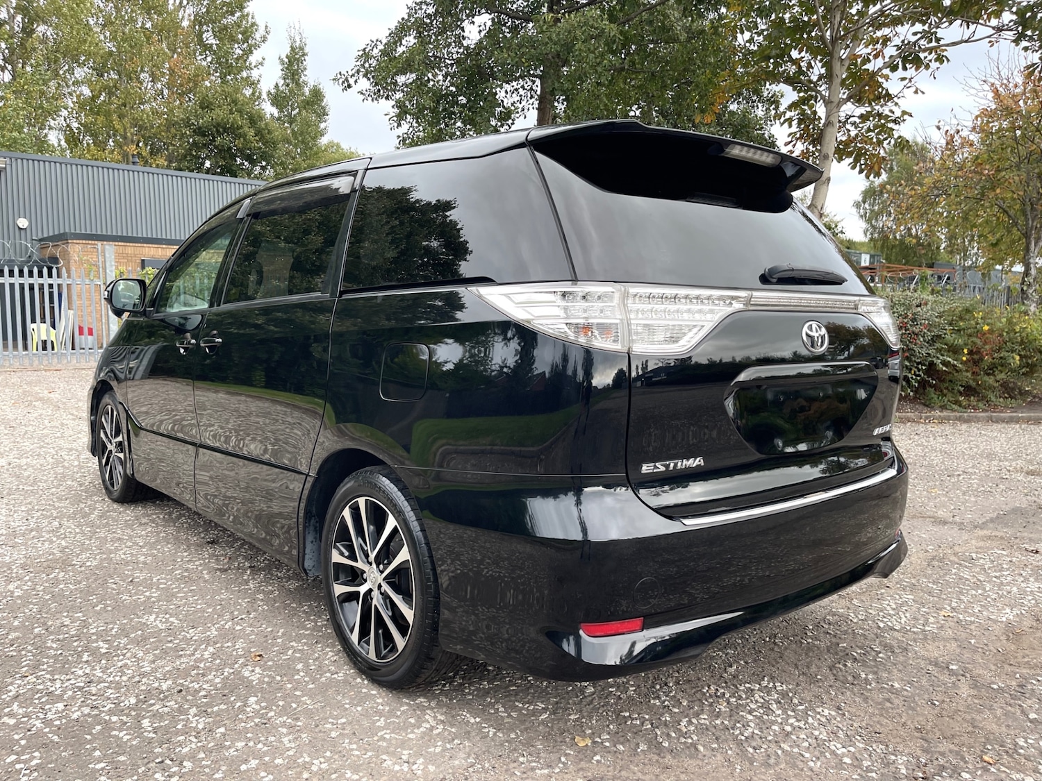 Used Toyota Estima 2012 for sale - 76120528: Photo 4