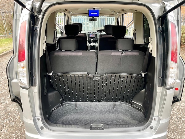 Used Nissan Serena 2011 for sale - 66028912: Photo 10