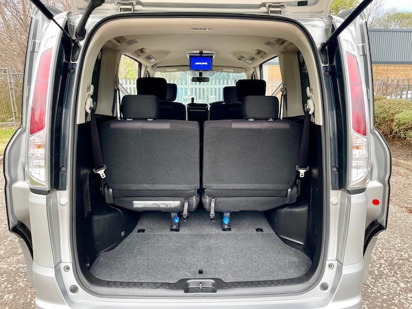 Used Nissan Serena 2011 for sale - 66028912: Photo 12
