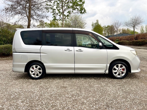 Used Nissan Serena 2011 for sale - 66028912: Photo 18
