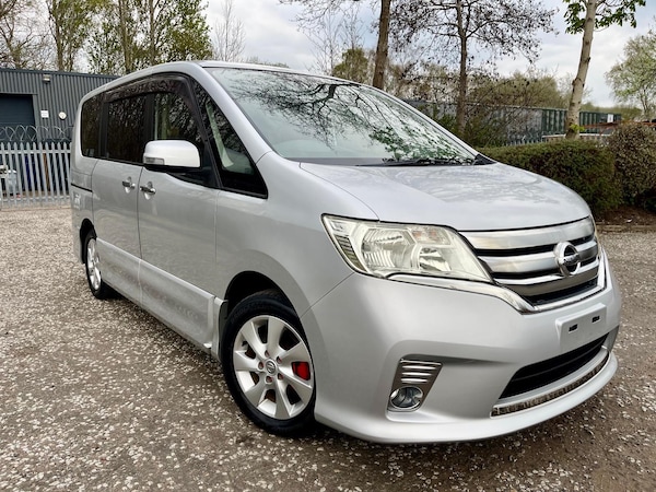 Used Nissan Serena 2011 for sale - 66028912: Photo 1