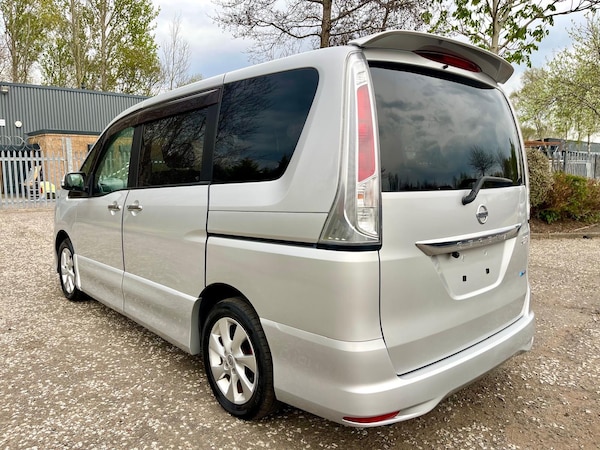 Used Nissan Serena 2011 for sale - 66028912: Photo 5