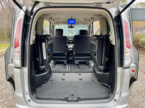Used Nissan Serena 2011 for sale - 66028912: Photo 9