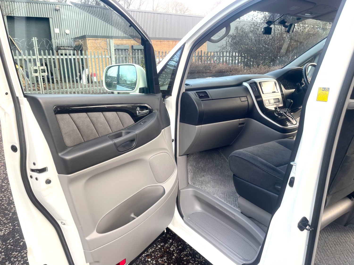 Used Toyota Alphard 2007 for sale - 76670946: Photo 8