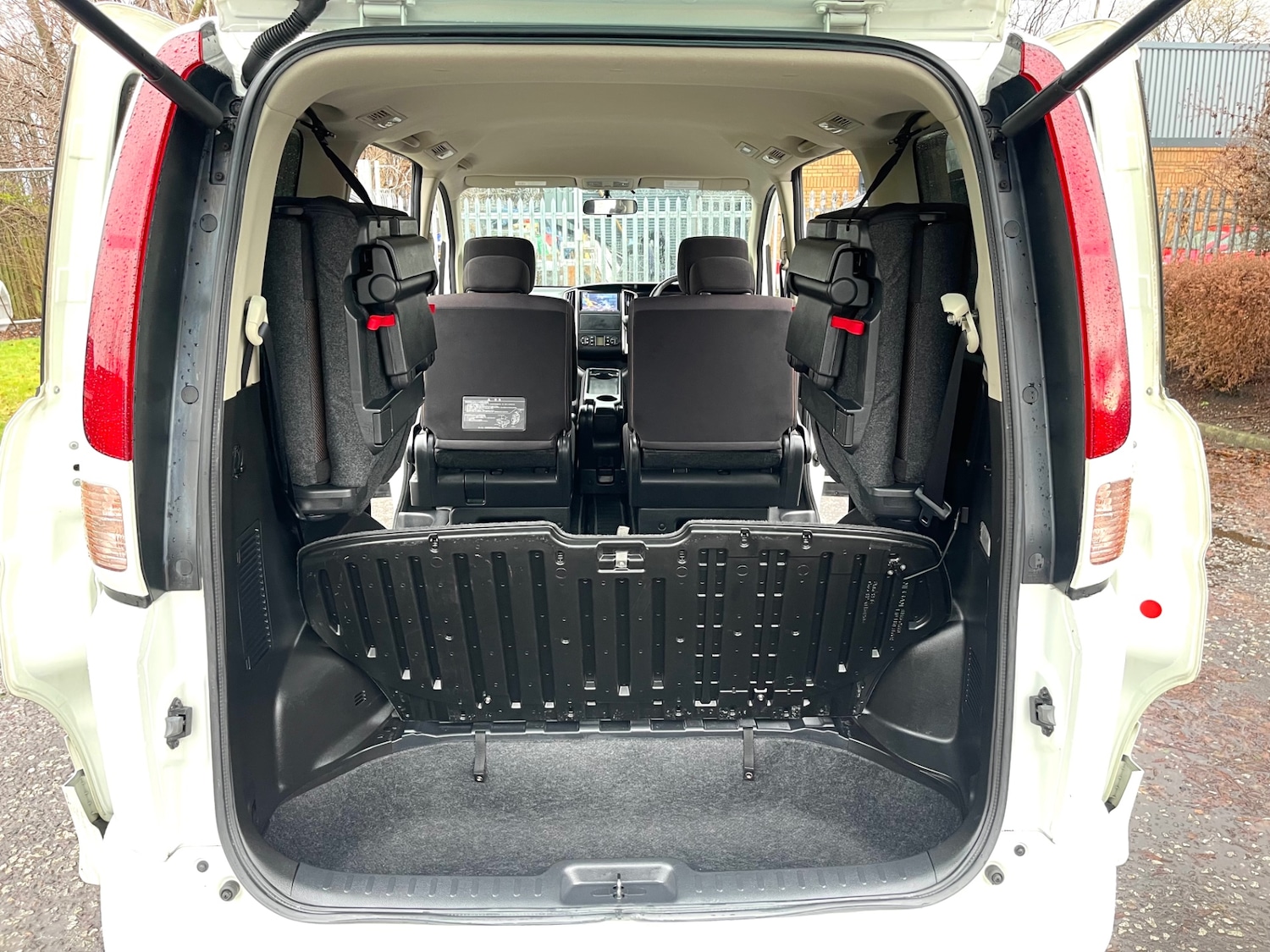 Used Nissan Serena 2010 for sale - 76969445: Photo 10