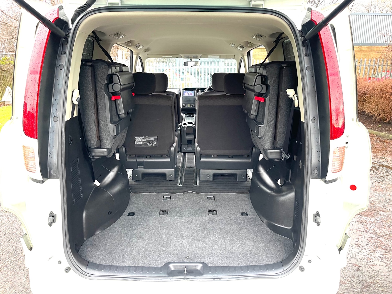 Used Nissan Serena 2010 for sale - 76969445: Photo 13