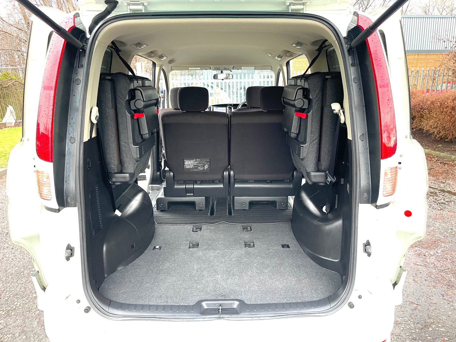 Used Nissan Serena 2010 for sale - 76969445: Photo 14