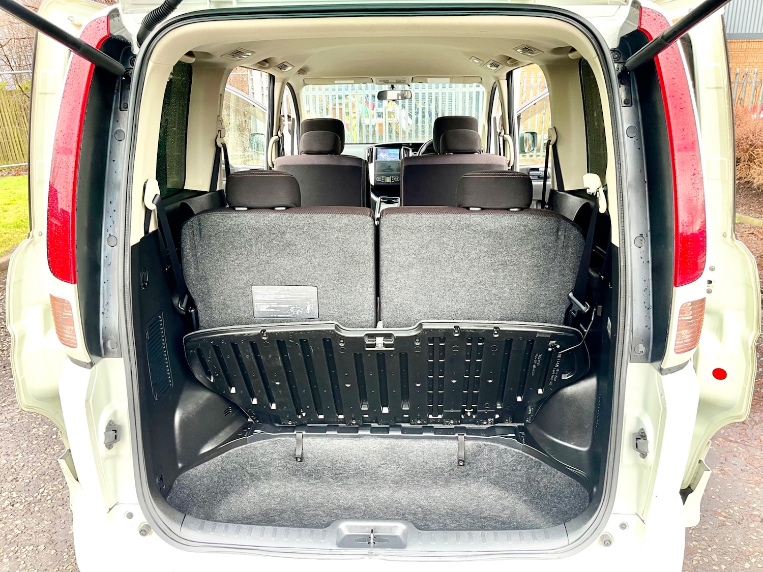 Used Nissan Serena 2010 for sale - 76969445: Photo 18