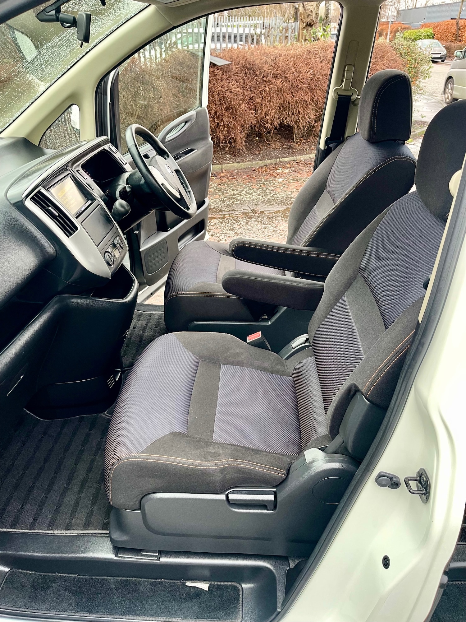 Used Nissan Serena 2010 for sale - 76969445: Photo 20