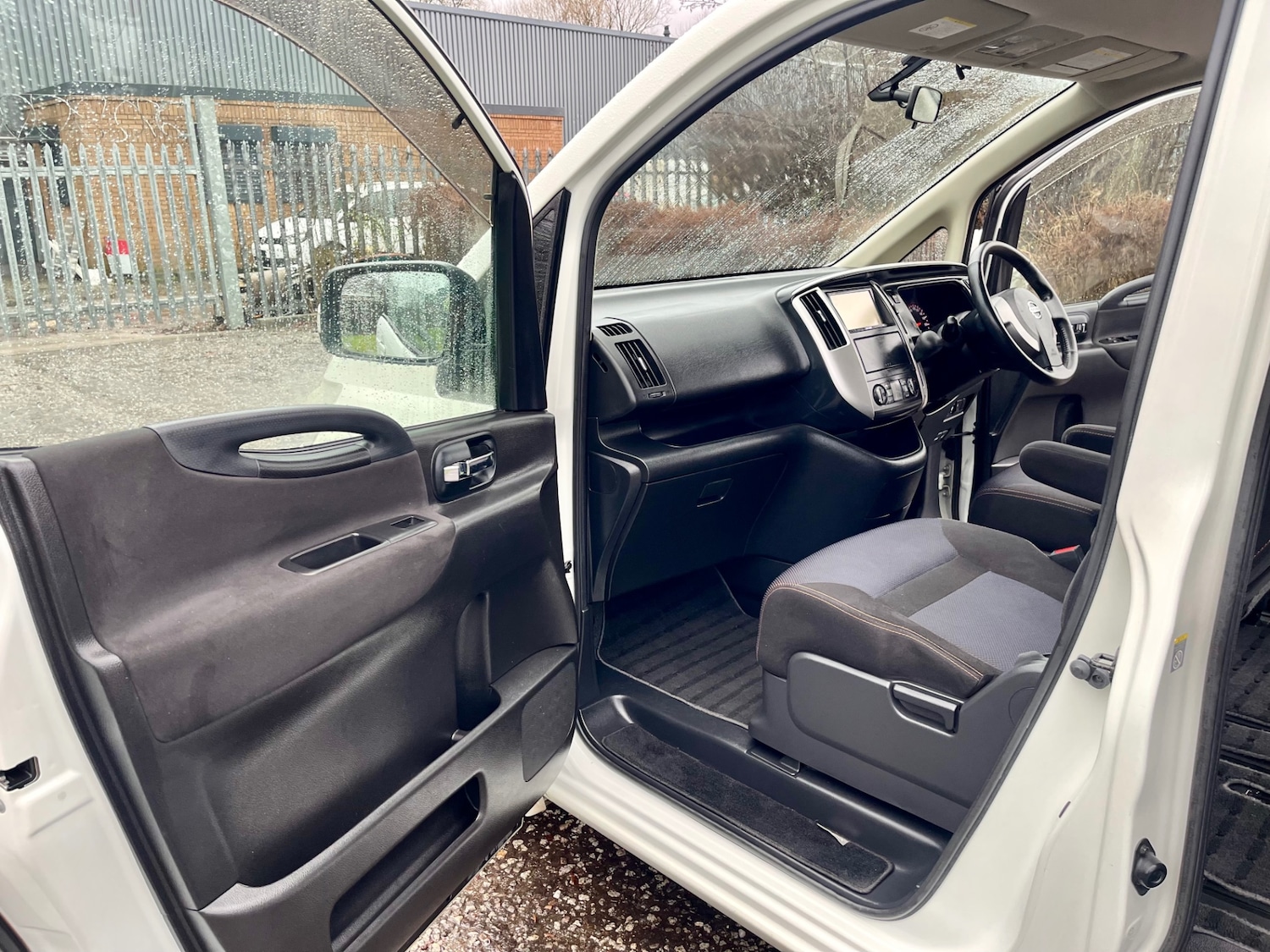 Used Nissan Serena 2010 for sale - 76969445: Photo 21