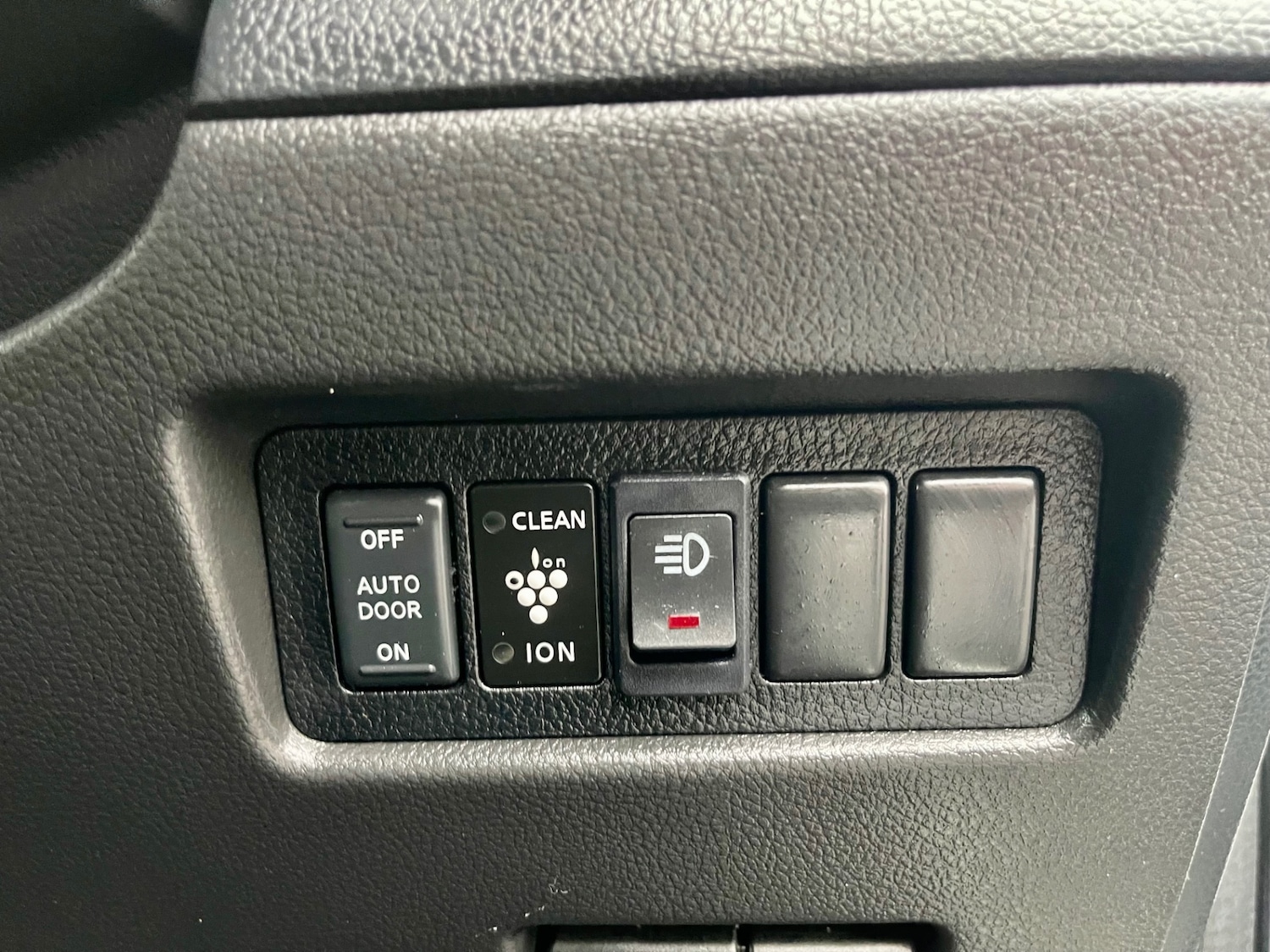 Used Nissan Serena 2010 for sale - 76969445: Photo 23