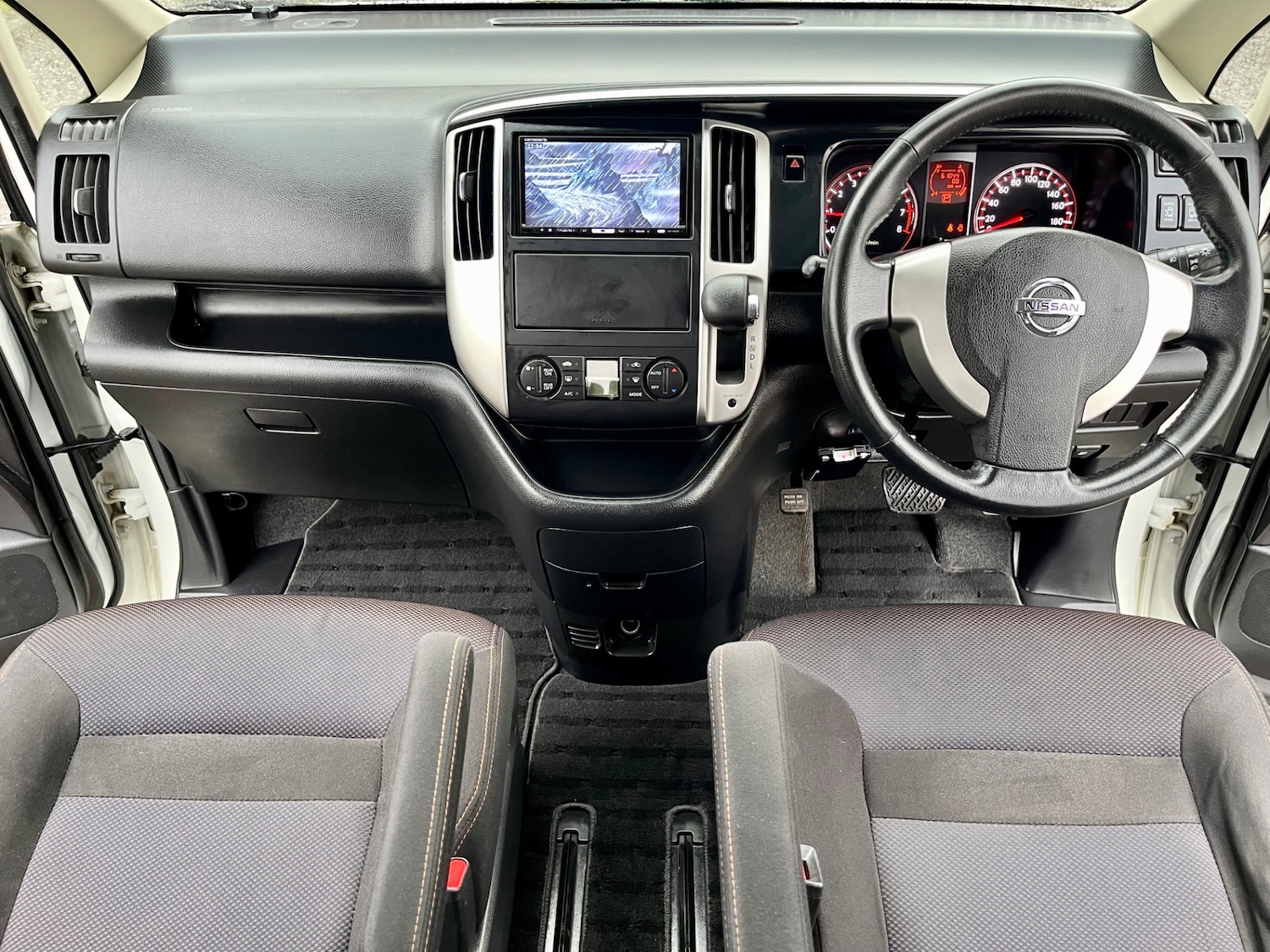 Used Nissan Serena 2010 for sale - 76969445: Photo 5