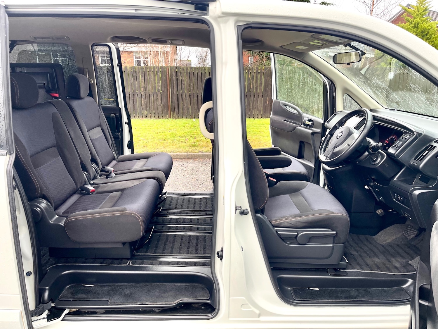 Used Nissan Serena 2010 for sale - 76969445: Photo 6