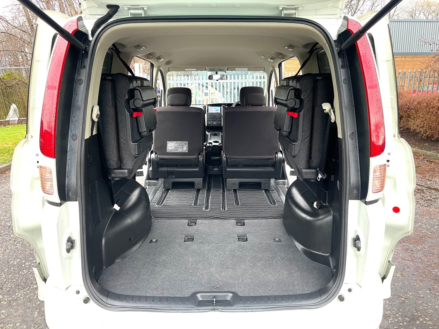 Used Nissan Serena 2010 for sale - 76969445: Photo 8