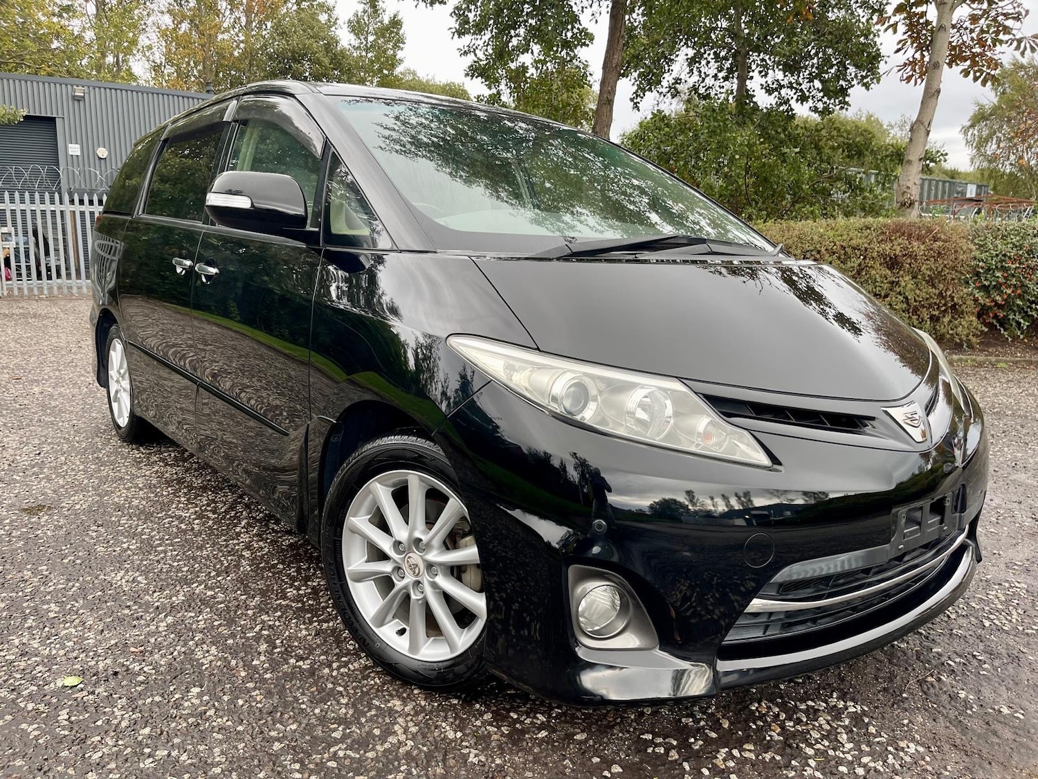 Used Toyota Estima 2012 for sale - 76149880: Photo 1