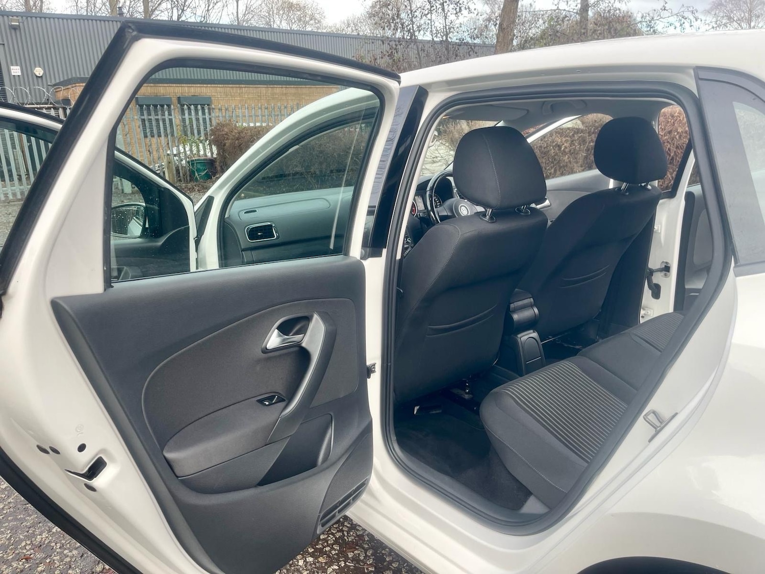 Used Volkswagen Polo 2012 for sale - 76670916: Photo 7