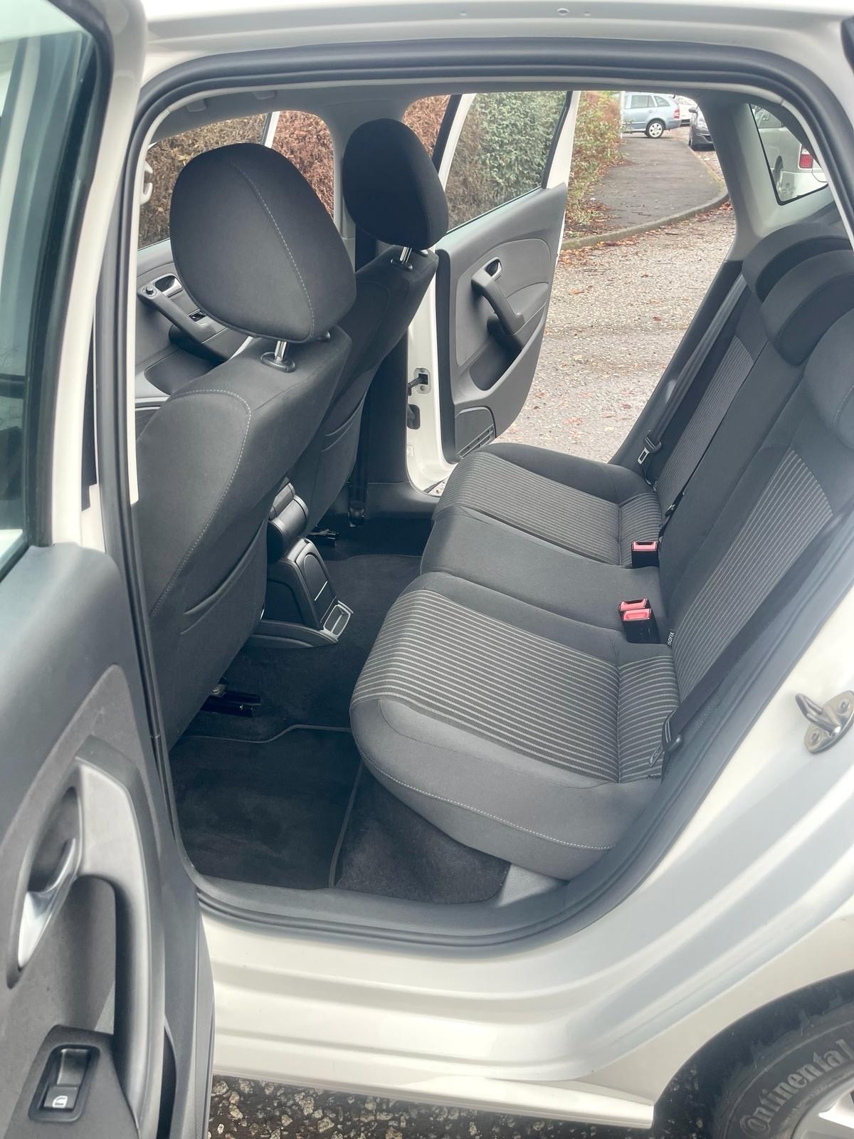 Used Volkswagen Polo 2012 for sale - 76670916: Photo 8