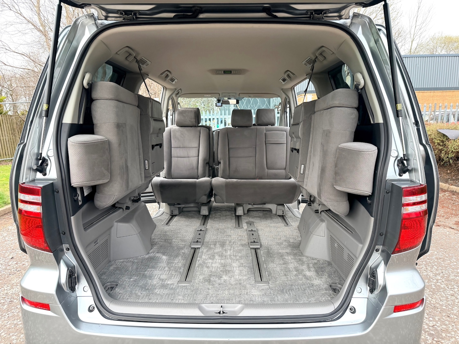 Used Toyota Alphard 2006 for sale - 78085682: Photo 11