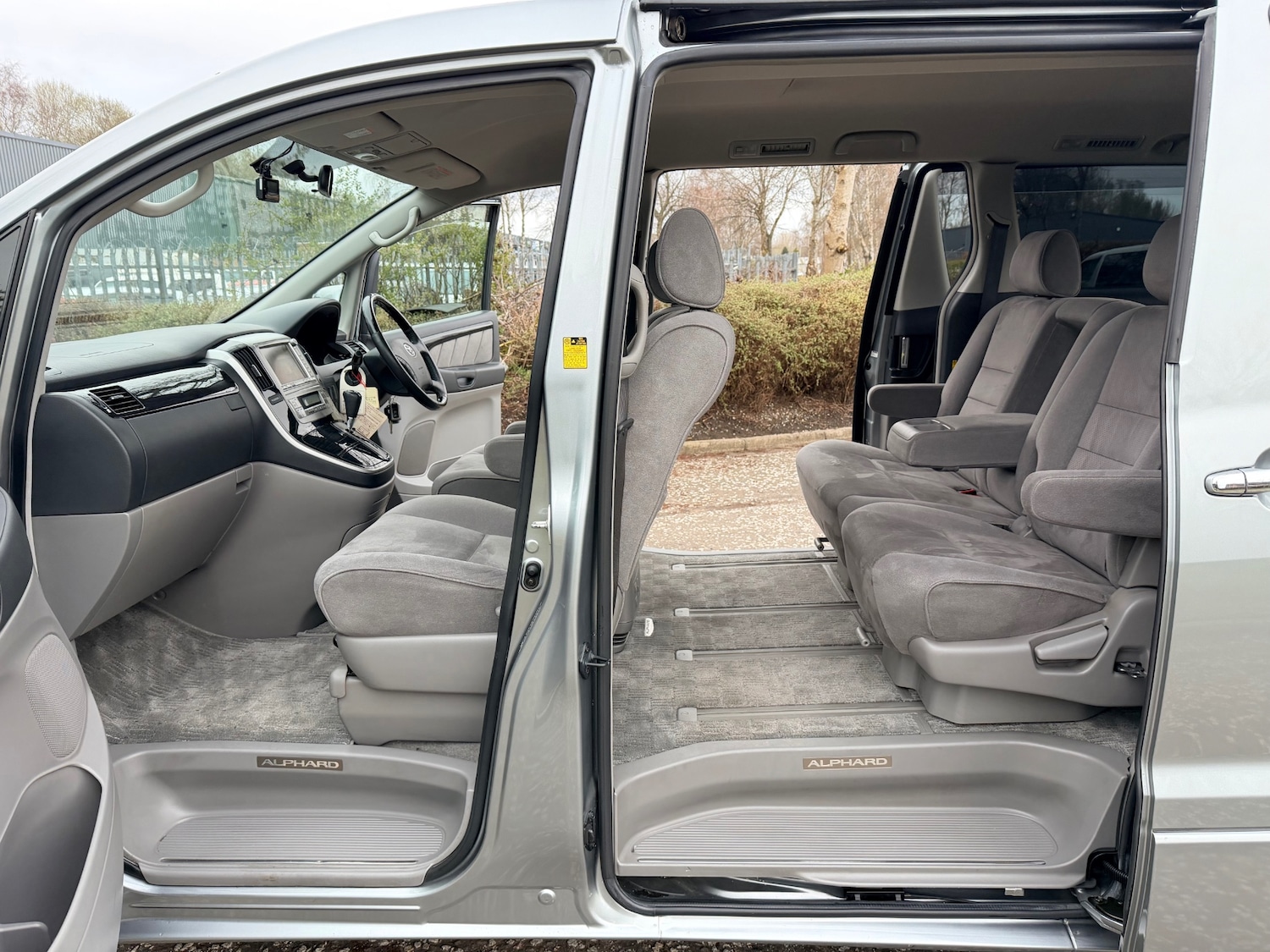 Used Toyota Alphard 2006 for sale - 78085682: Photo 7