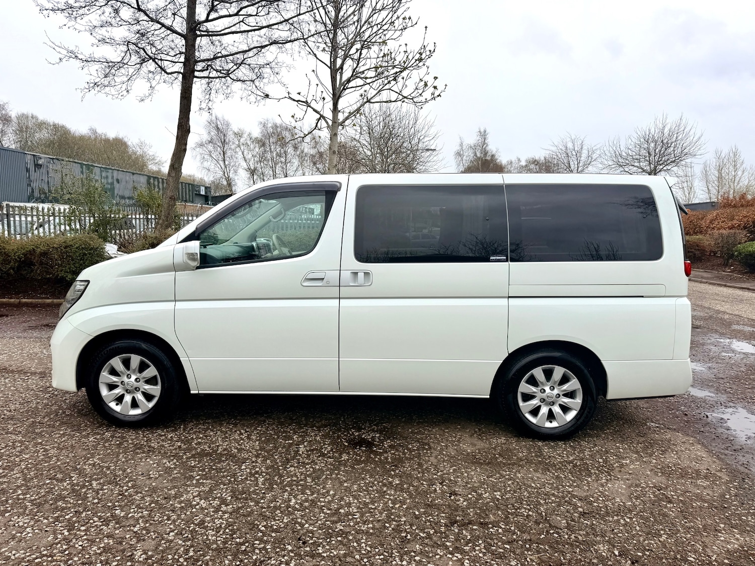 Used Nissan Elgrand 2005 for sale - 77632655: Photo 17