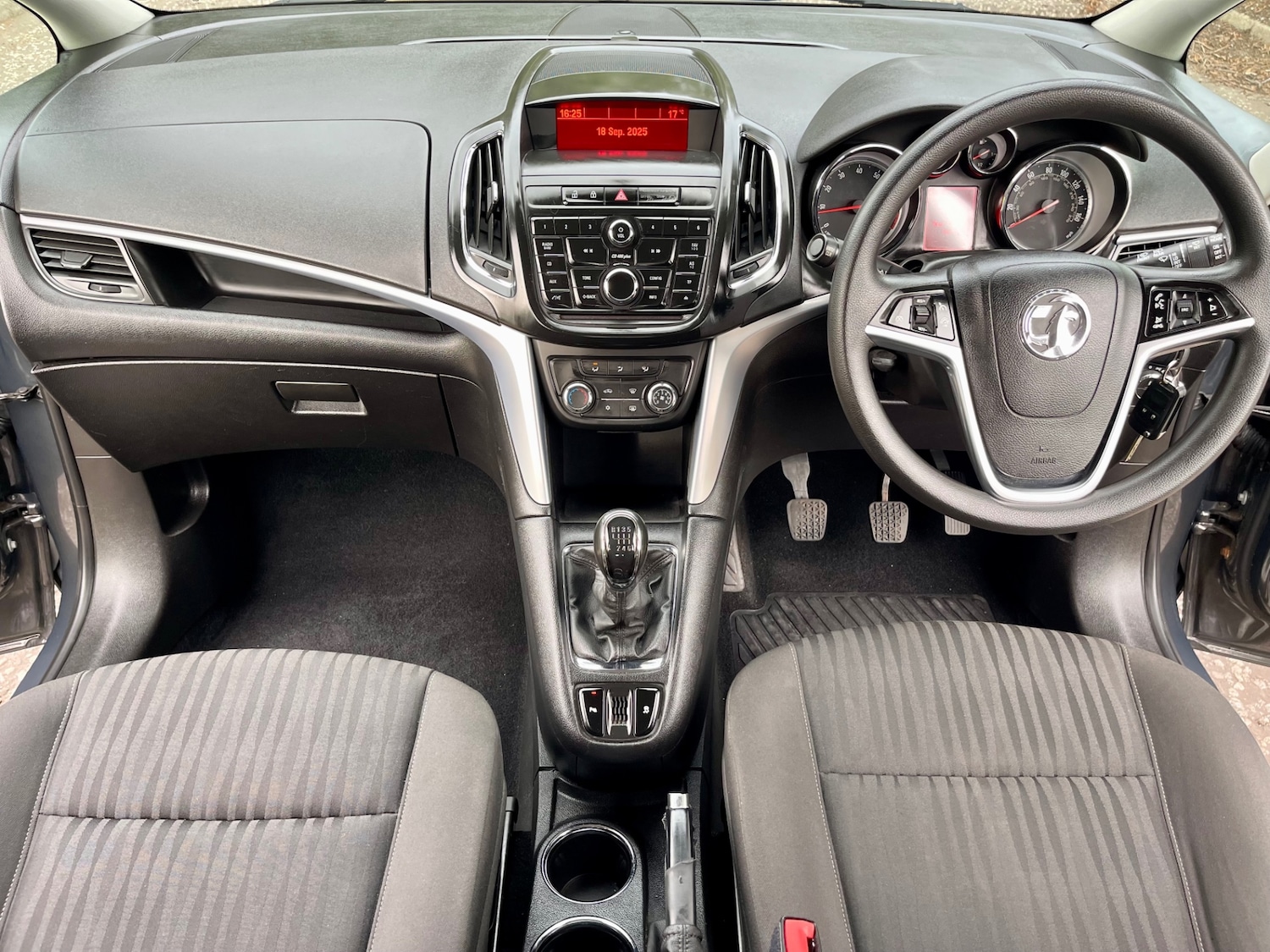 Used Vauxhall Zafira 2015 for sale - 76330998: Photo 5