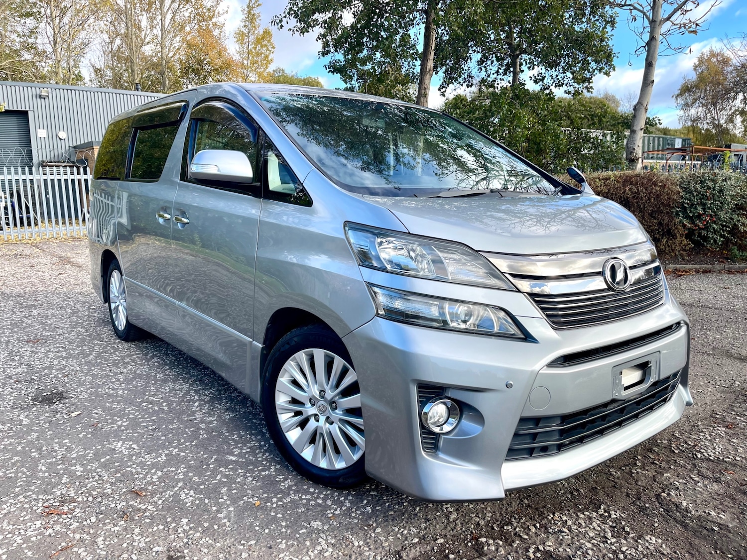 Used Toyota Vellfire 2012 for sale - 76377023: Photo 1