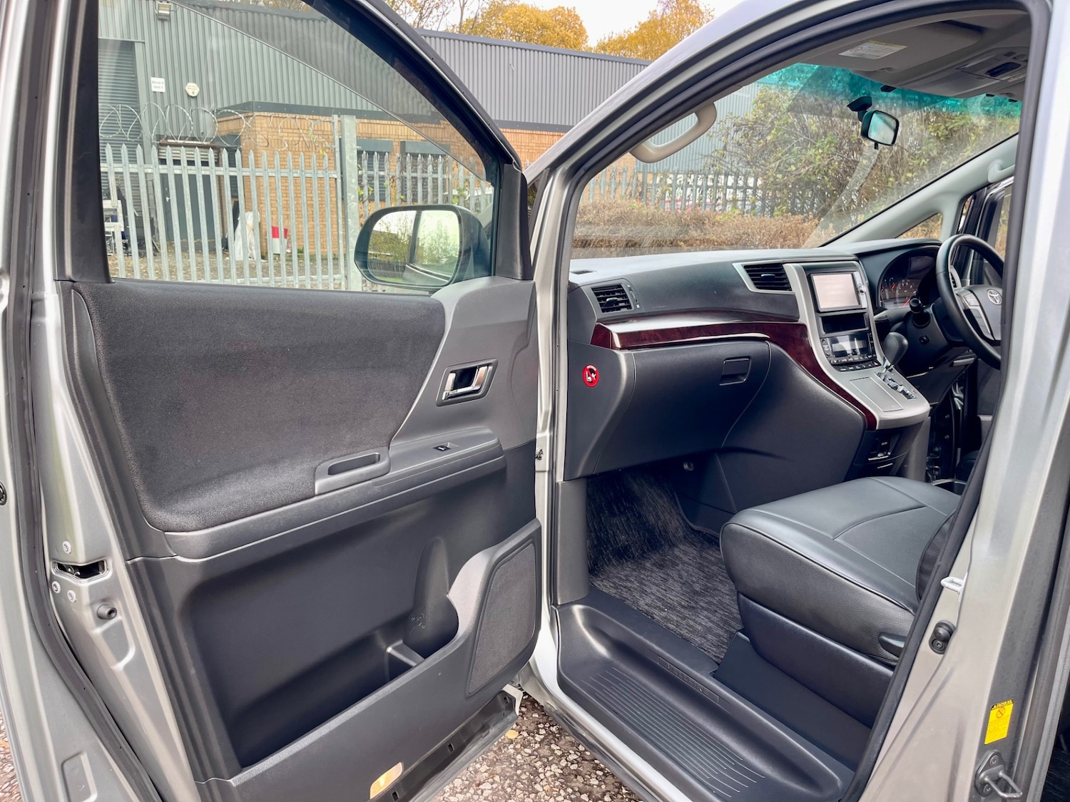 Used Toyota Vellfire 2012 for sale - 76377023: Photo 14