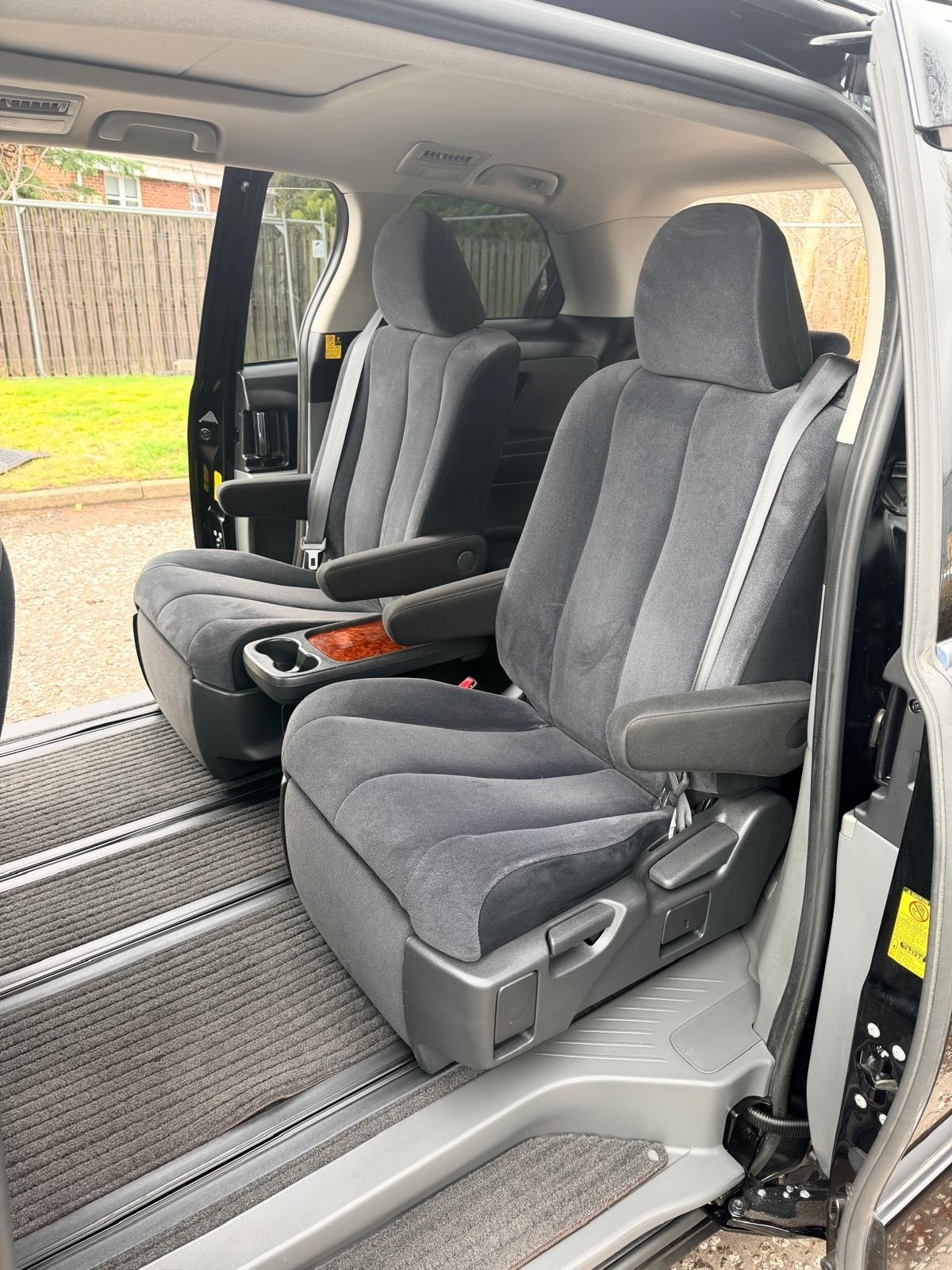 Used Toyota Estima 2012 for sale - 77921696: Photo 15