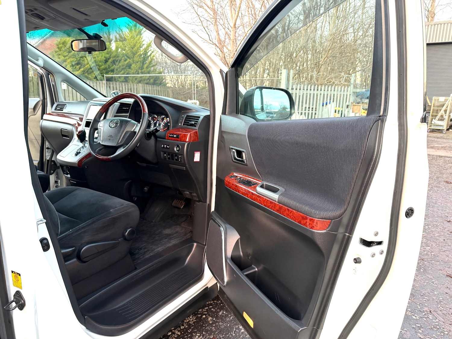 Used Toyota Vellfire 2010 for sale - 77083683: Photo 10