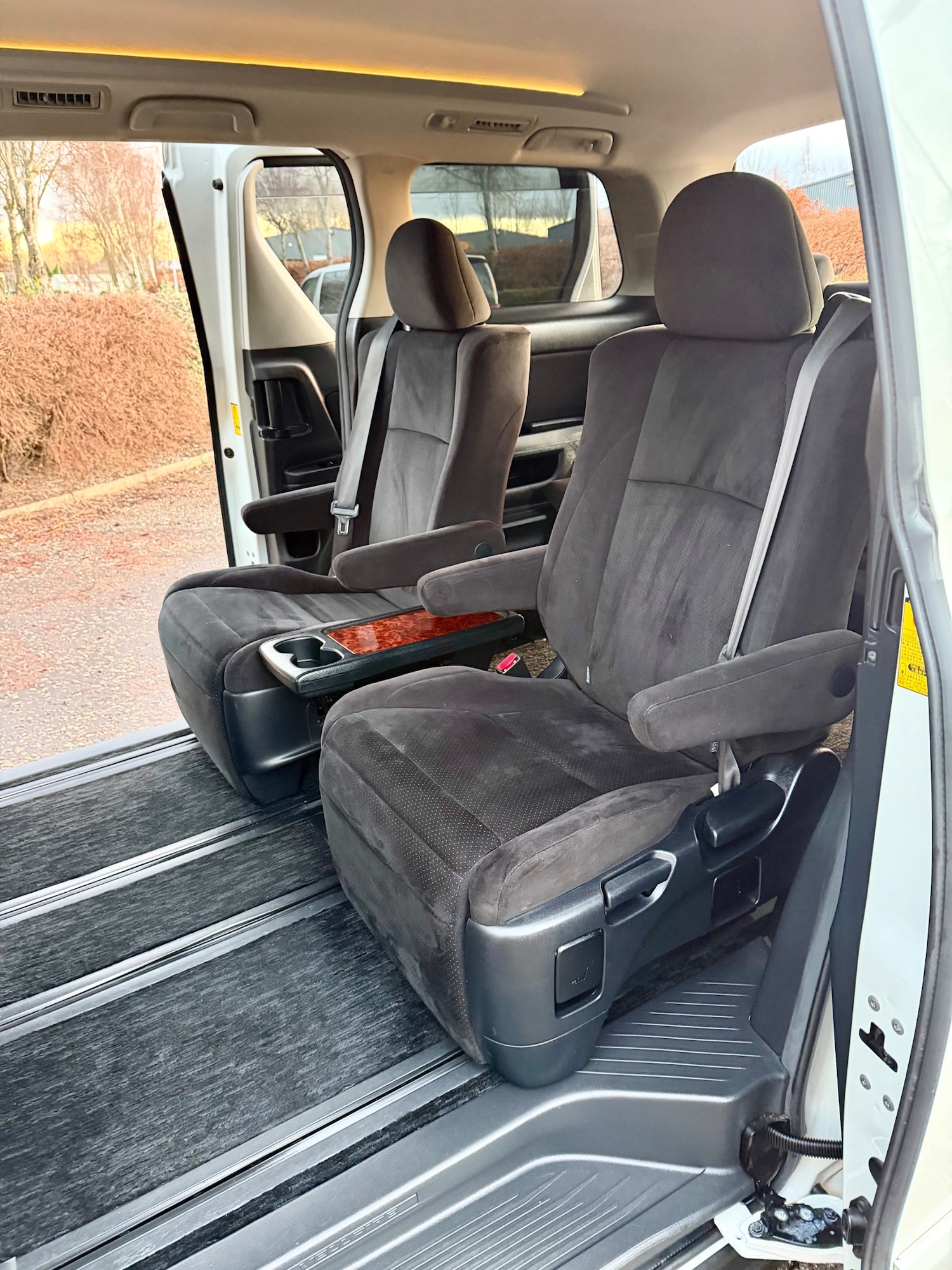 Used Toyota Vellfire 2010 for sale - 77083683: Photo 18