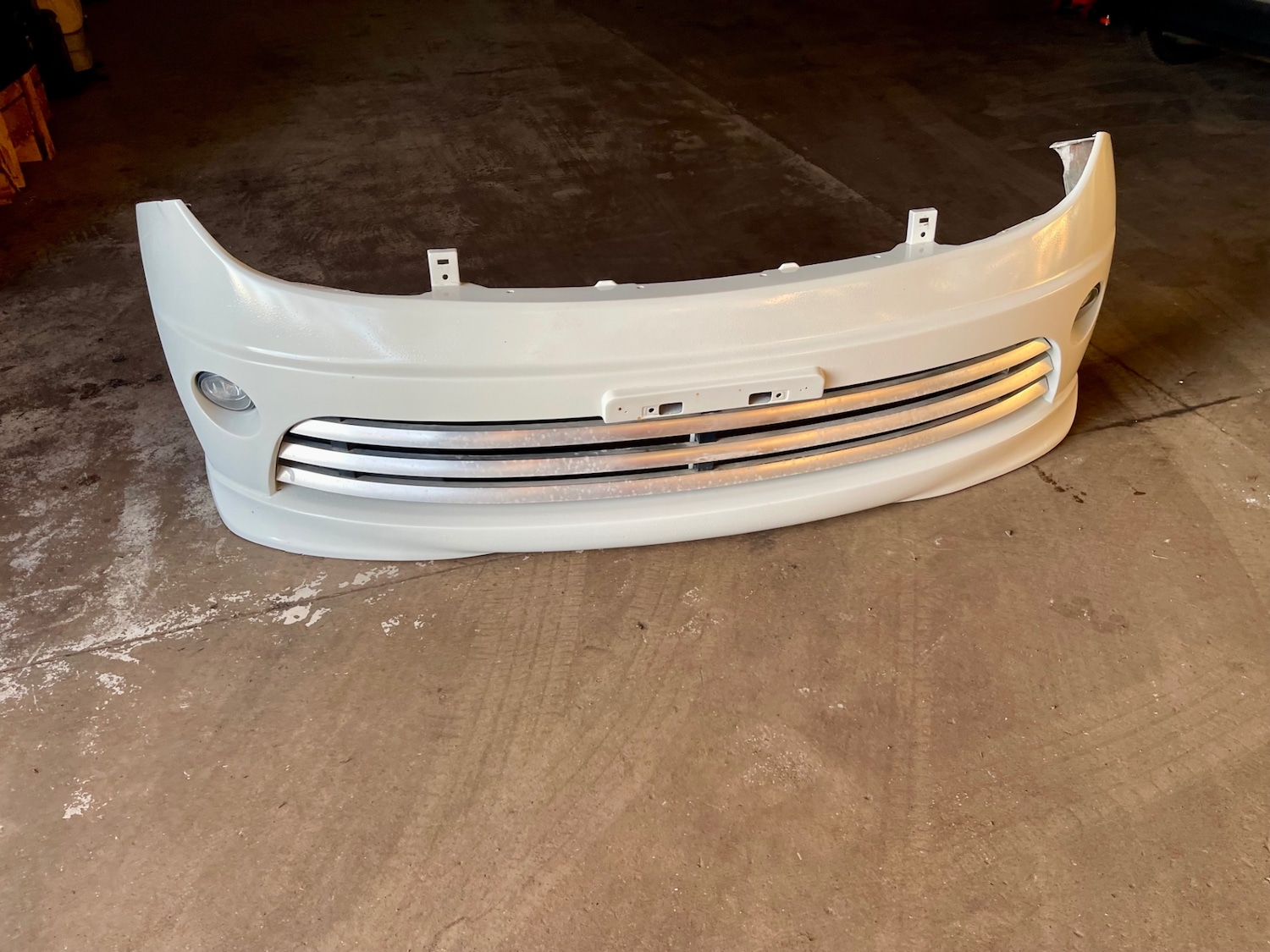 Used Nissan Elgrand for sale - 77083683: Photo 2