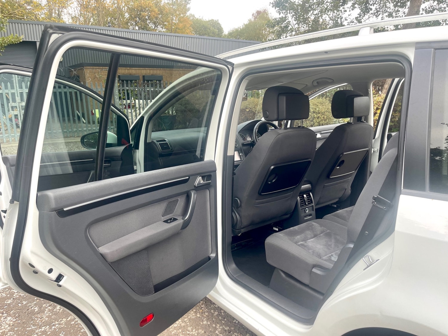 Used Volkswagen Touran 2014 for sale - 75988292: Photo 11