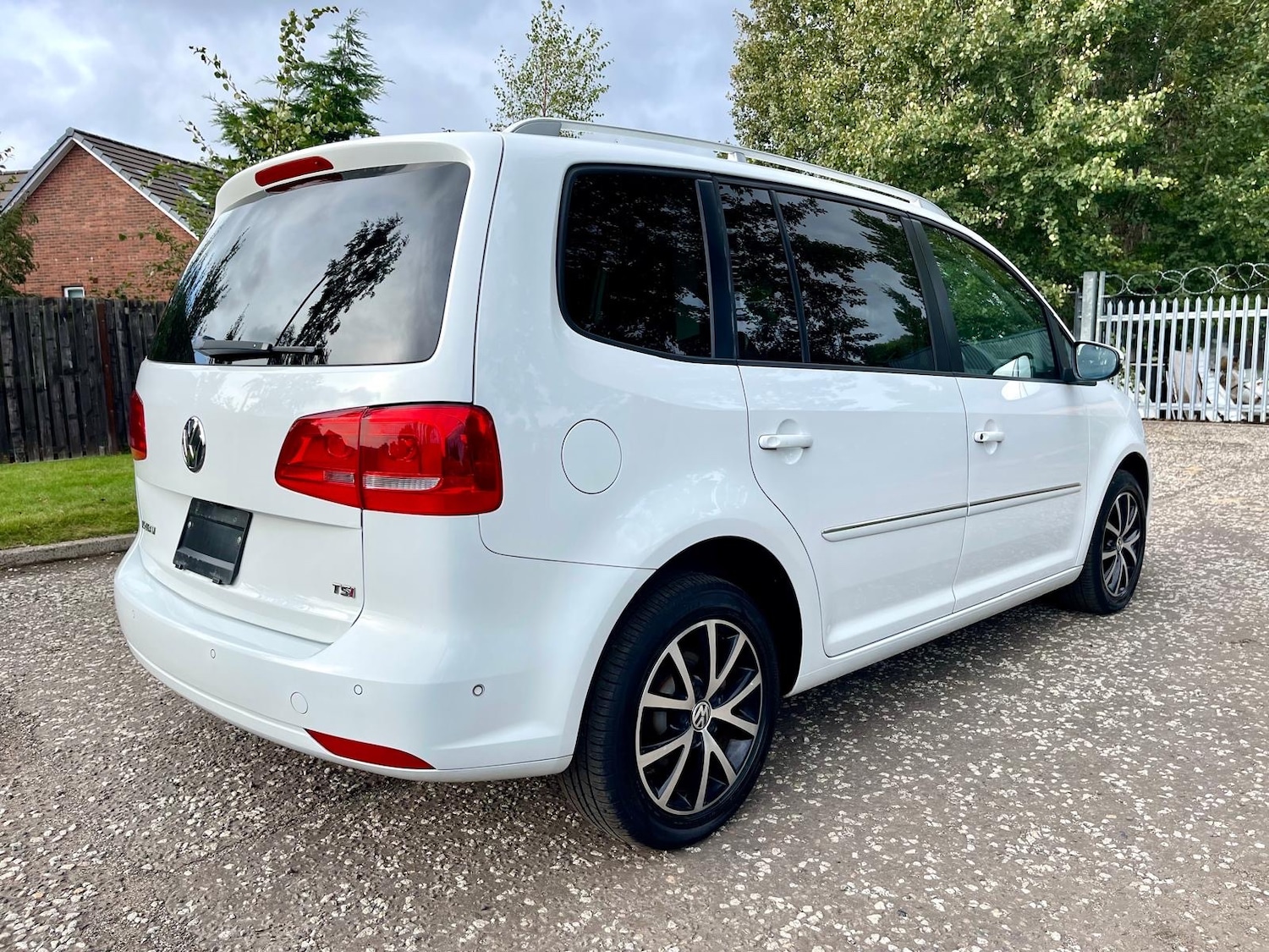 Used Volkswagen Touran 2014 for sale - 75988292: Photo 14