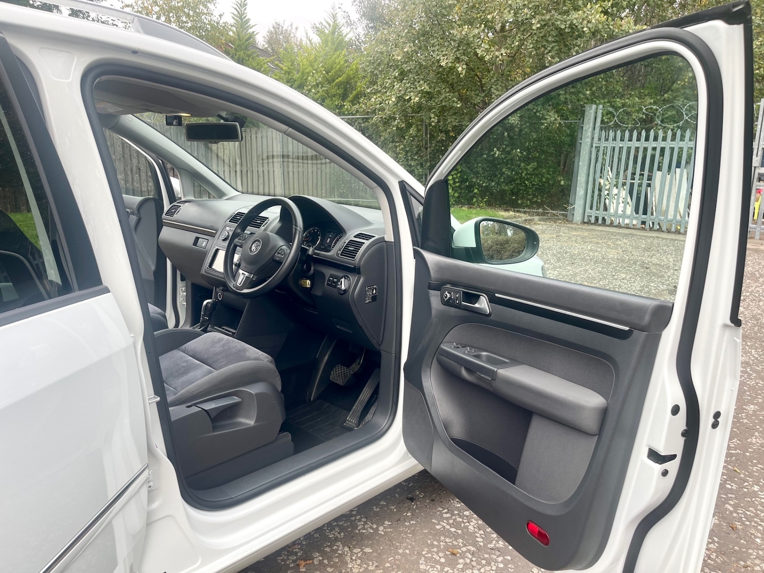 Used Volkswagen Touran 2014 for sale - 75988292: Photo 21