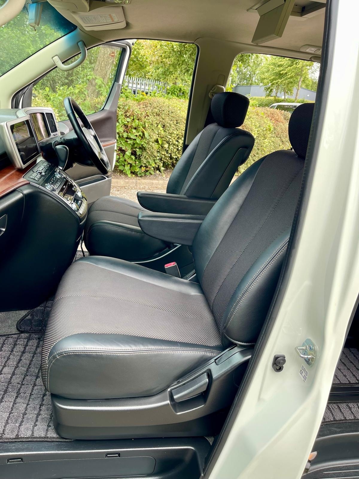 Used Nissan Elgrand 2005 for sale - 76012031: Photo 10