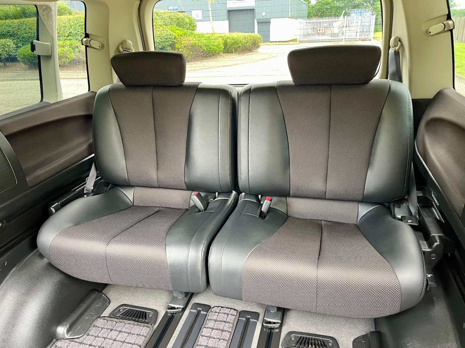 Used Nissan Elgrand 2005 for sale - 76012031: Photo 15