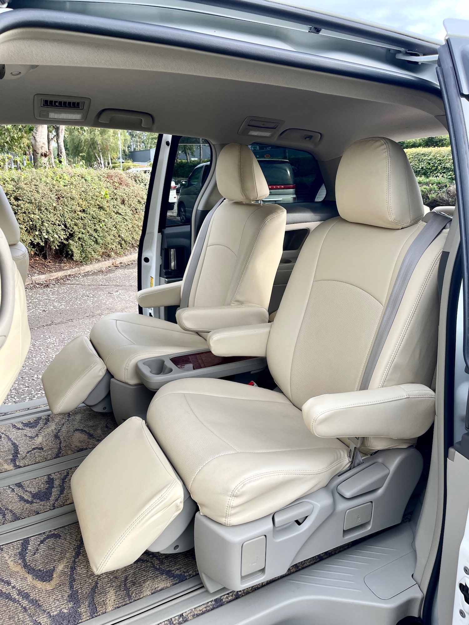 Used Toyota Estima 2012 for sale - 75953749: Photo 14