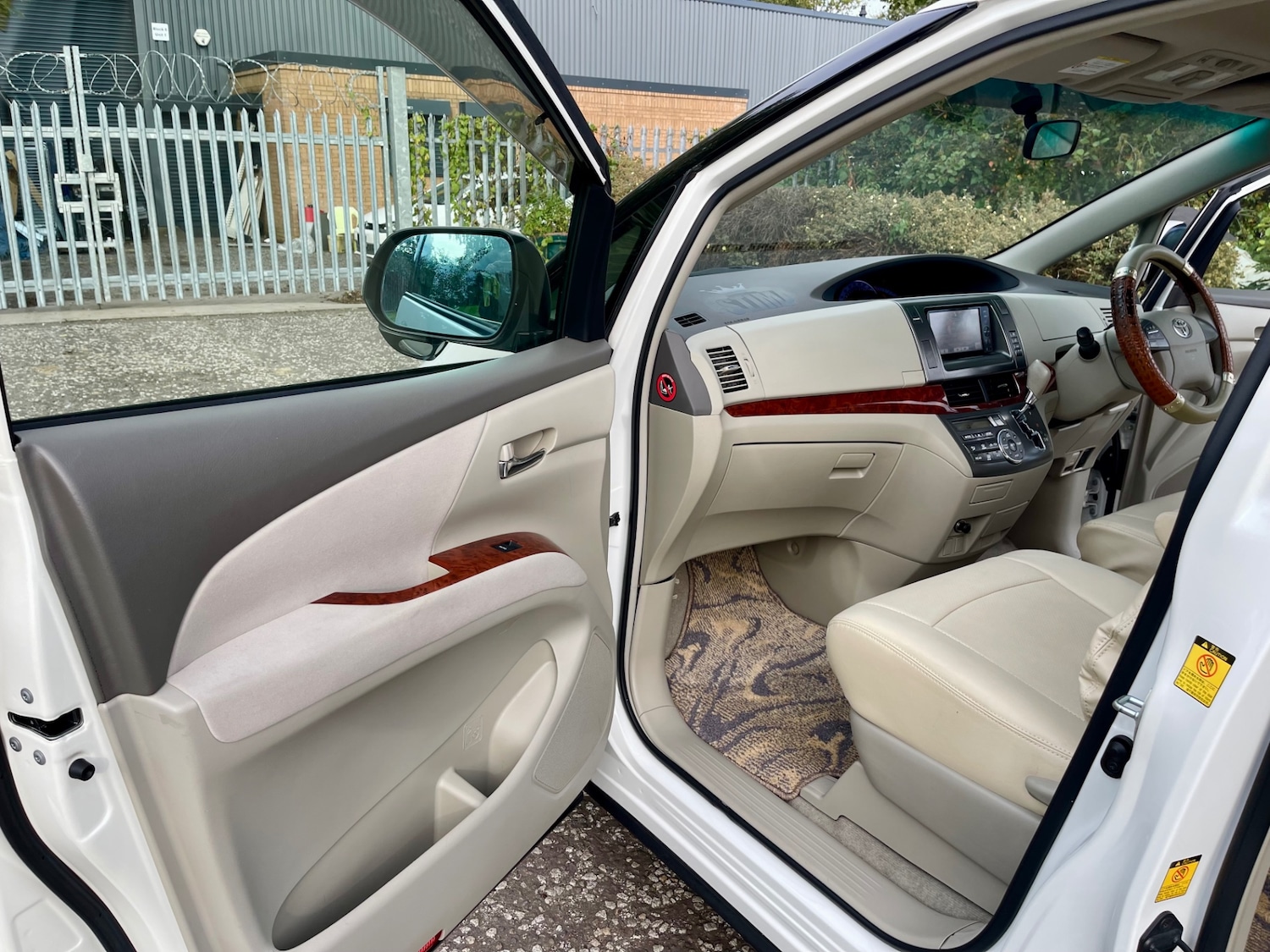 Used Toyota Estima 2012 for sale - 75953749: Photo 16