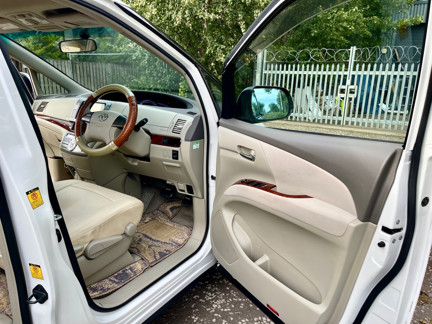 Used Toyota Estima 2012 for sale - 75953749: Photo 17