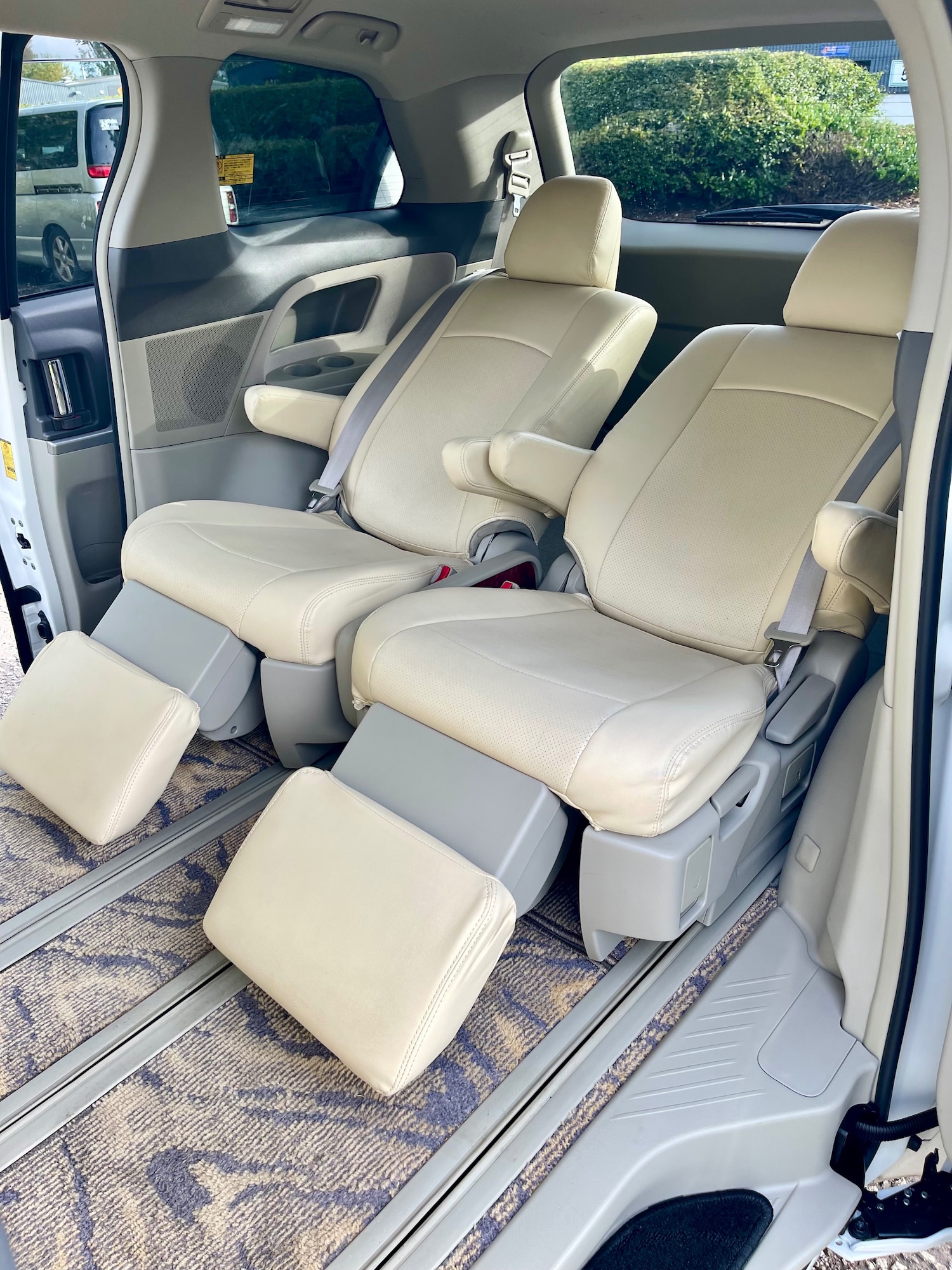 Used Toyota Estima 2012 for sale - 75953749: Photo 9