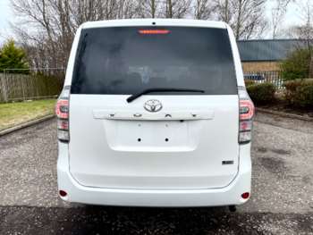 Used Toyota Voxy 2014 for sale - 71239911: Photo
